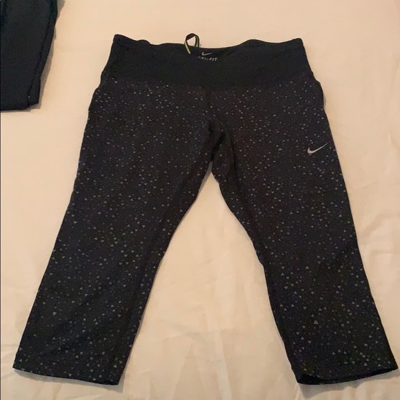Nike crop leggings - Picture 1 of 2